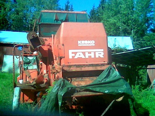 Fahrin raato
Vaihelaatikon pohojassa reikä ja kytkin mäsänä
Avainsanat: fahr