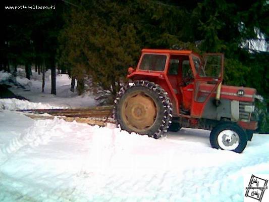 puun ajo kone
mf 165 s ja lovipankko 
Avainsanat: Massey Ferkuson 165s