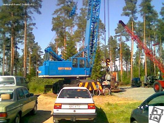 Gotwald nosturi
Oli vaijjereitten nokassa kunnon koukku...
Avainsanat: nosturi