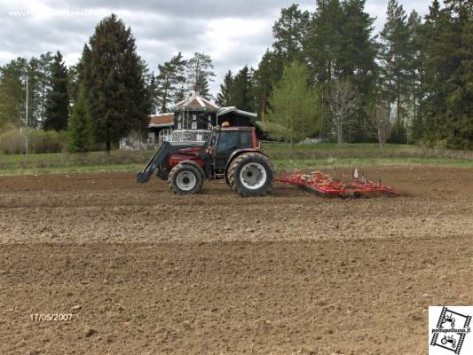 Valtra 8400 ja potila primus 600
rupes pelto muokkautumaan
Avainsanat: potila