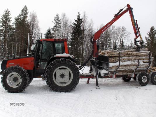 Valmet 6400 ja Patruuna 60
Patruuna 60 ja 8T kärri
Avainsanat: Valmet Patruuna