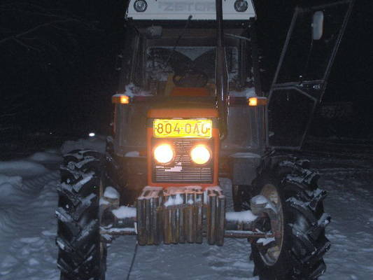 Zetor 7745
pikkasen lämmittelyä ennen lumihommiin ryhtymistä
Avainsanat: zetor tsekki zetka 7745