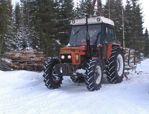 Zetor 7745
Puuta ajamassa!
Avainsanat: zetor 7745