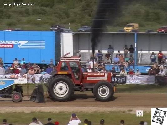 Fiat 160-90dt
Haapajärven tractor pulling SM- osakilpailu 2007, vakio 8500kg, Fiatin sijaluku oli neljäs tuloksella 78,77 ja 85,63m..
Avainsanat: vee856 tractor pulling haapajärvi fiat