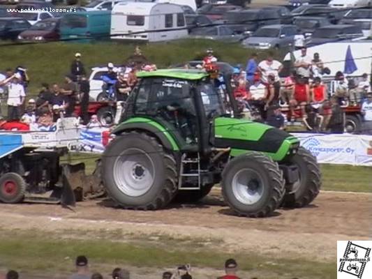 Deutz Fahr 165
Haapajärven tractor pulling SM- osakilpailu 2007, vakio 6000kg, deutsin sijoitus kisassa oli kolmas tuloksella 63,68 ja 72,97..
Avainsanat: vee856 tractorpulling haapajärvi deutz fahr 165