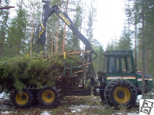 Energiapuun ajoa Lokomo 910:llä
Avainsanat: Lokomo Metsäkone 910