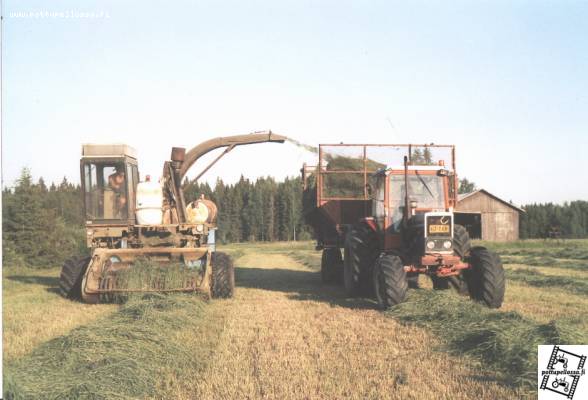 Rehunajoa
Fortschriitt E 281-C ja Belarus 825 brogres + PIM-40 kärry
Avainsanat: Fortschriitt Belarus