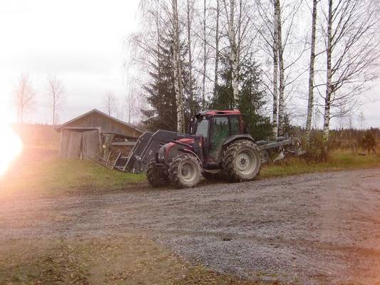 Valtra& fiskarssit
kyntö hommia
