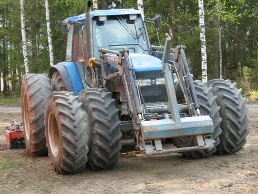 New Holland 8360
Jyrsimään menossa
Avainsanat: New Holland