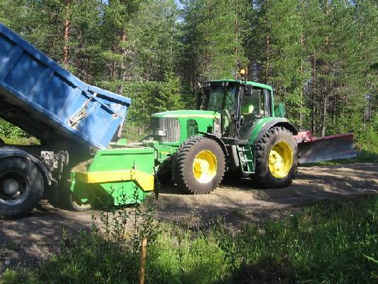 JD 6820
Kesä 2005 ja John Deere 6820AP
Avainsanat: 6820