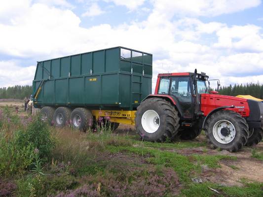 Valtra 8550 mega 
Kesä 2005, Valtra 8550 ja multiva 250
Avainsanat: 8550