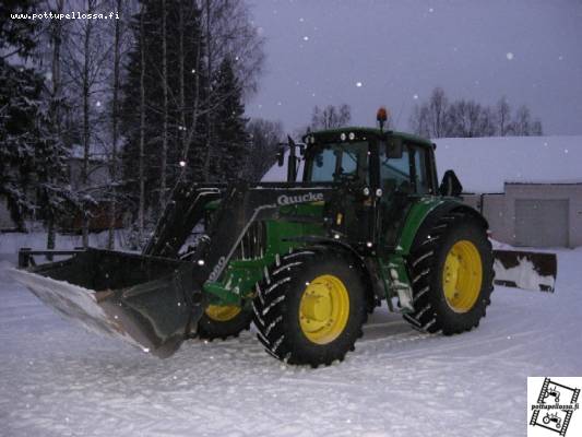 Auraamassa
John Deere 6620 Keulalla 980 Quicke ja perässä Vieskan Metallin 300JH lana.
Avainsanat: JD 6620 Jontikka