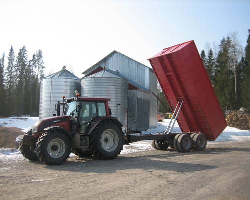 valtra n141h ja viljakärry 
kärry

Avainsanat: valtra n141