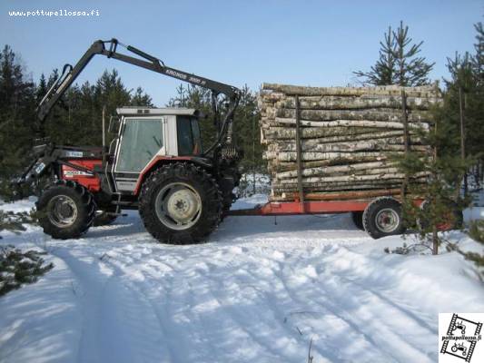 koivupöllikuorman kans mf 3060E+trima1420+ kronos 3000H ja weckmannin 12tonnin kärryt
