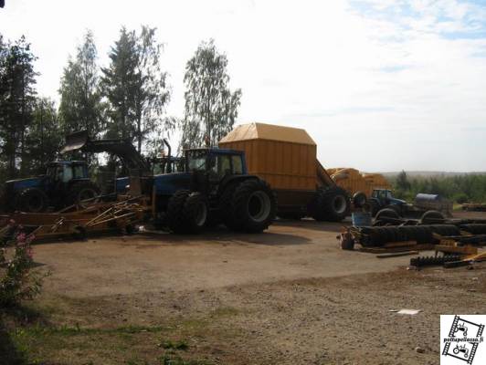 Sininen voiman väri??
Sisu valmet 8550, Valtra 8550, Valtra valmet 8150, New Holland 8360
Avainsanat: Valmet Valtra