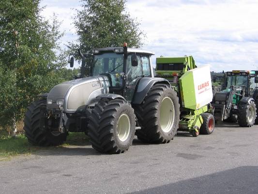 Valtra T180, Claas ja Valtra 6850 
Syksy 2005 Valtra T180 ja Valtra 6850
Avainsanat: T180