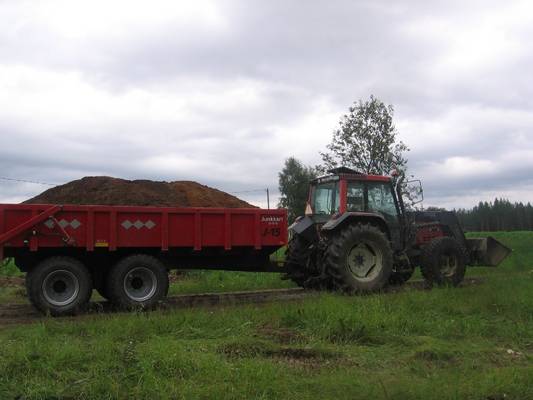 Valtra 6400 ja Junkkari J15 
Kesä 2007 Valtra 6400 ja Junkkari J15 
Avainsanat: 6400