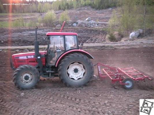 Zetor 9641 + patu330
äestystä 11.5.2006
Avainsanat: Zetor