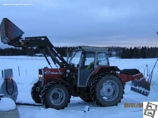 MF 390 T
Massikka tankilla ennen lumitöihin lähtöä... Omasta mielestä suht hieno kuva. :D
Avainsanat: MF 390 massikka