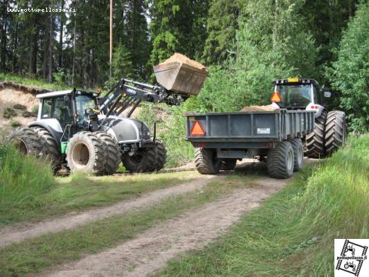 Soran ajoa
Valtra T170chcr x2
Avainsanat: Valtra T170