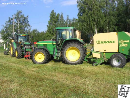 JD6610 ja krone 1250 multicut
Paalaus-yksikkö. Taustalla JD 6420 ja elho 1620
Avainsanat: JD 6610 krone 1250 JD6420 MP-lift Elho 1620