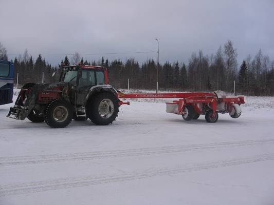 vallu 6400 ja kuhni 
valtra 6400 kuhni alterna 400
Avainsanat: 6400