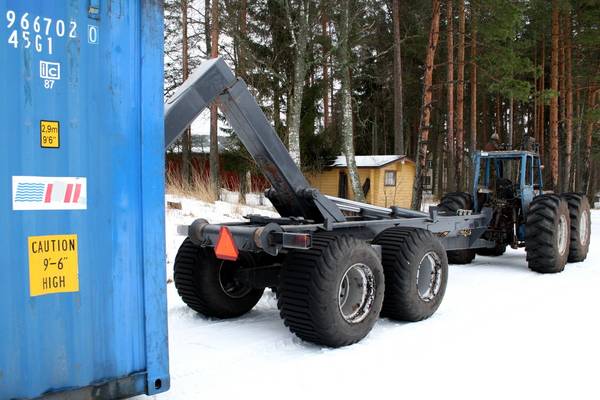 Koukkulavatelikärry
Omatekoinen koukkulavatelikärry. Koukkulavalaite jostain kuorma-autosta.
Veturina County "1204":
http://www.pottupellossa.fi/gallery/displayimage.php?pos=-22600
Avainsanat: Koukku lava teli kärry county