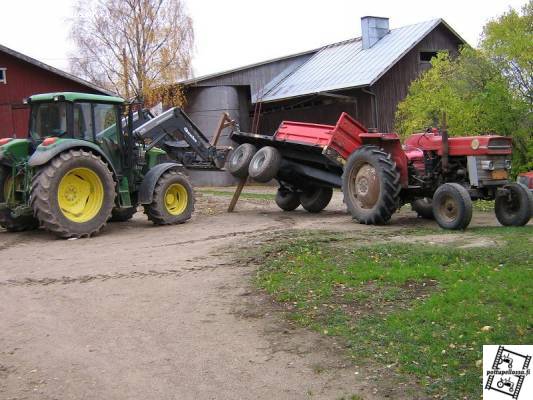 Junkkarin teliremonttia.
Telin keinun "laakerin" vaihtoa. JD 6320, junkkari 90, MF 165.
Avainsanat: MF JD junkkari teliremontti