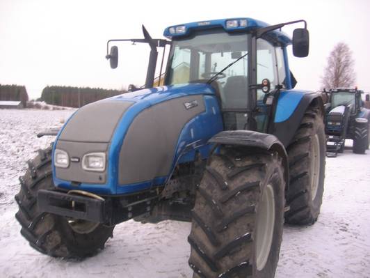 Valtra T160
Vallu oli jos joskus ilman kuormaajaa
Avainsanat: T160