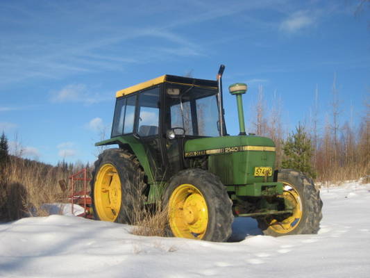 John Deere 2140
Odottelee kevättä yhdessä pumpun kanssa
Avainsanat: JD