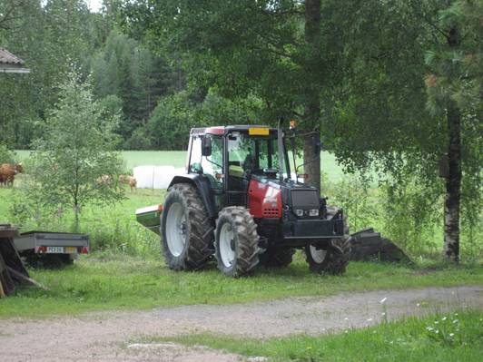 6800 ja amazone,kesä -07
löyty tommonen kuva ku kansioita kattelin
Avainsanat: 6800 valtra sisu valmet apulata