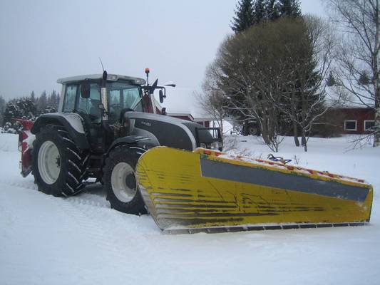 Valtra t190
Valtra auruille lähdössä karitek keulallaan
Avainsanat: valtra karitek