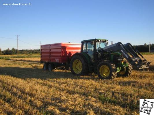 John deere 6420s ja junkkari j-10
john deere ilta-auringossa
Avainsanat: jontikka