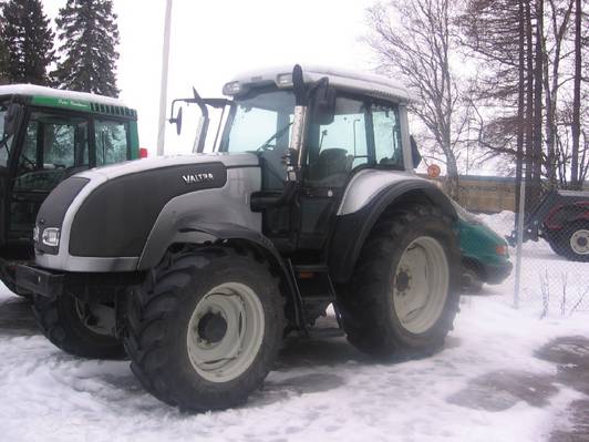 Valtra M120
Talvi 2008 ja Valtra M120 tämä ei ole minun miestä mikään paras valtran malli... 
Avainsanat: M120