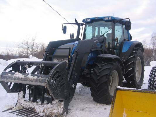 Valtra T160
Uusi kone T160. tunteja hurjat 1556h ja vm2003 
Avainsanat: T160