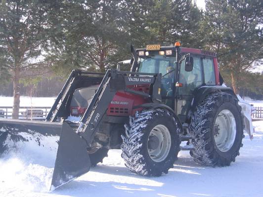 Valtra 8350 
Valtra 8350 on lumi töissä talvella 2008
Avainsanat: 8350