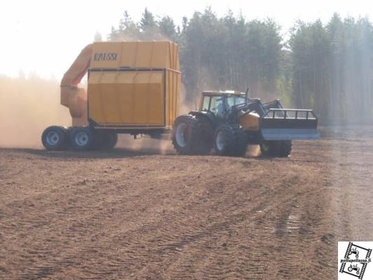 Valtra Valmet 8550 ja Raussin 30m3 imuri
Avainsanat: valtra valmet 8550