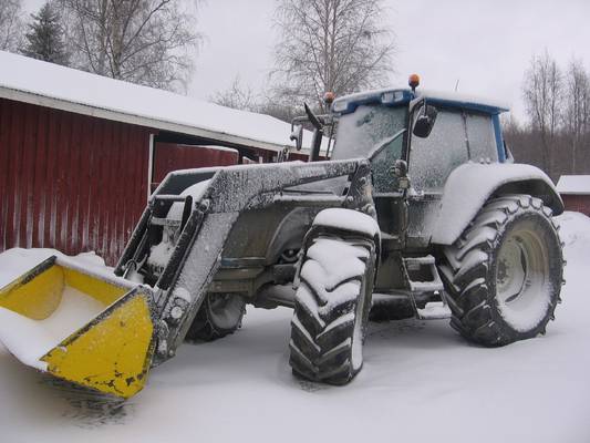 Valtra T160
Kyllä se talvi tuli takaisin.. kevät 2008 
Avainsanat: T160