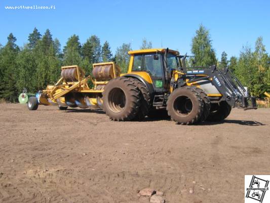 Valtra T170 ja Tasausruuvi kuljetusasennossa
Avainsanat: Valtra T170 tasausruuvi