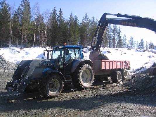 Valtra T160 ja Junkkari J-15
Kevät 2008 Vallu ja junkkari
Avainsanat: T160