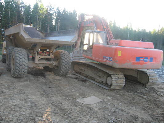 Cat 735 dumpperi ja Fiat Hitachi Ex 355
Avainsanat: CAT, dumpperi, Fiat Hitachi