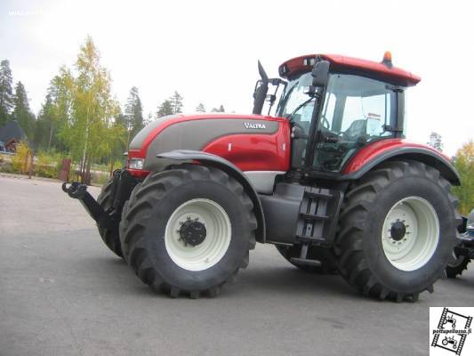 Valtra s280
Tuollanen oli tehtaalla lähös ranskaan
Avainsanat: s280