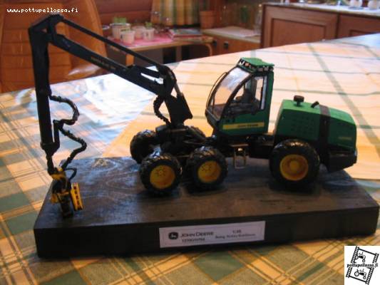 John Deere 1270D/H754
Hand made 1:35
Avainsanat: pienoismallit John Deere