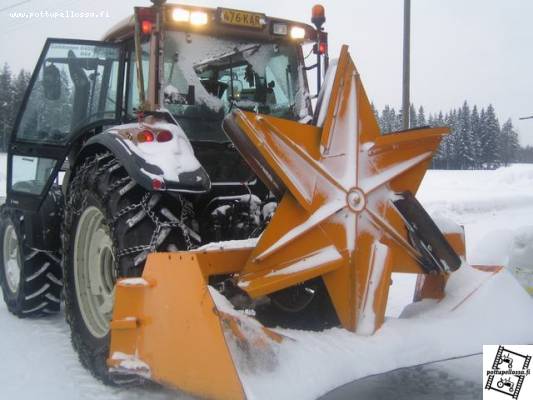 valtra ja suurteho linko.
Linko ns. riisuttu malli näkyvyyden ehdoille
