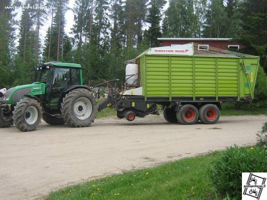 Valtra a95 ja Claas Quantum 3500P... rehuntekoa odotellessa
Avainsanat: v a l t r a j a c l a a s