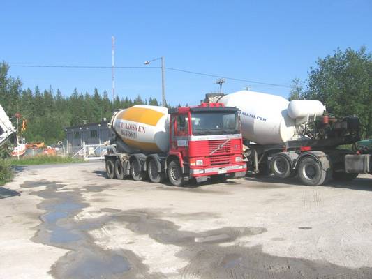 Volvo F16 
Betoniauto 5akselinen, perä rikki ja seisoo varikolla. 
Avainsanat: Volvo, F16, Volvo F16