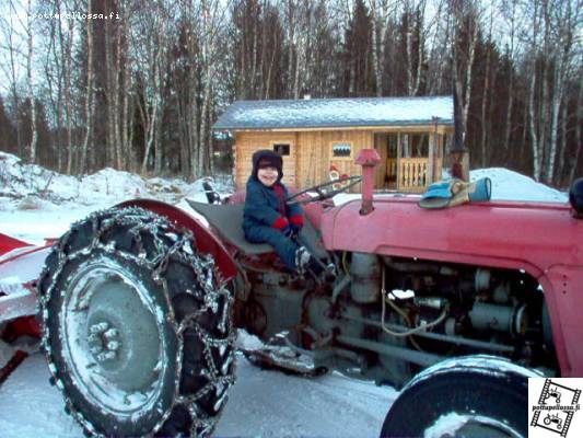 massey 25
nuorimies lumitöissä
