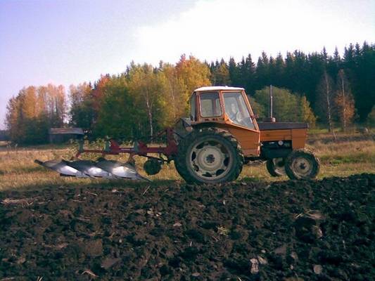 valmet 602 ja kvernelandit
kyntöä -07
Avainsanat: valmet 602 kverneland