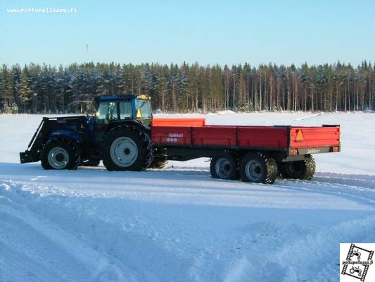 Valtra ja kärri
Valtra 8450 ja Junkkari J-16
Avainsanat: valtra junkkari