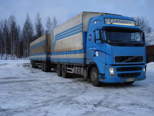 J&R Oksasen Volvo FH12
J&R Oksasen Volvo FH12 "Sky Blue" täysperävaunuyhdistelmä.
Avainsanat: Oksanen Volvo FH12 Sky Blue